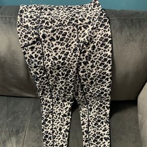 Zyia cheetah print Capri leggings